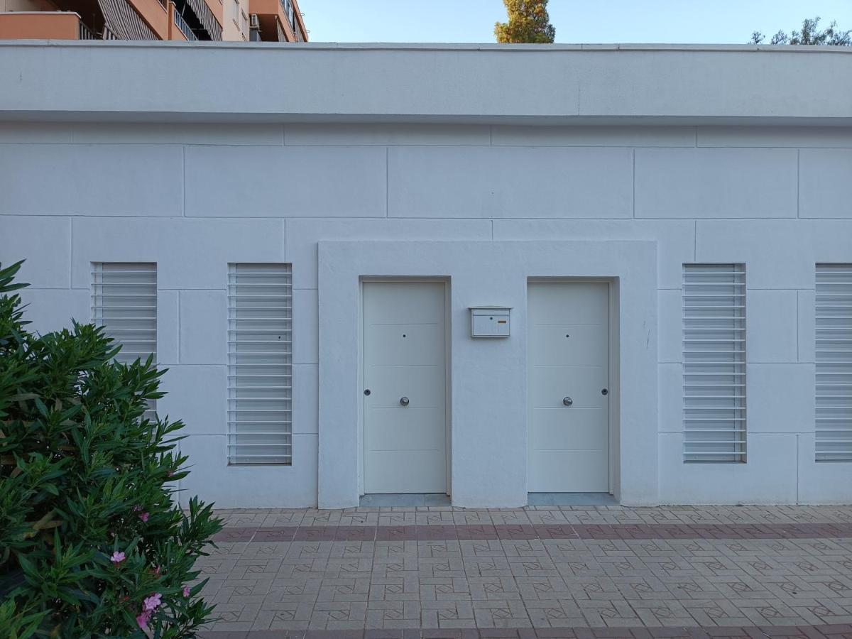 Apartamentos Los Guindos Malaga Bagian luar foto